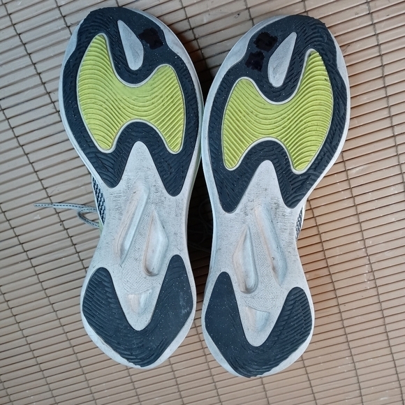 Nike Zoom Gravity Grey Fog Volt Running Shoe BQ3202-011 Men's Size 10.5 311pm - Picture 11 of 11